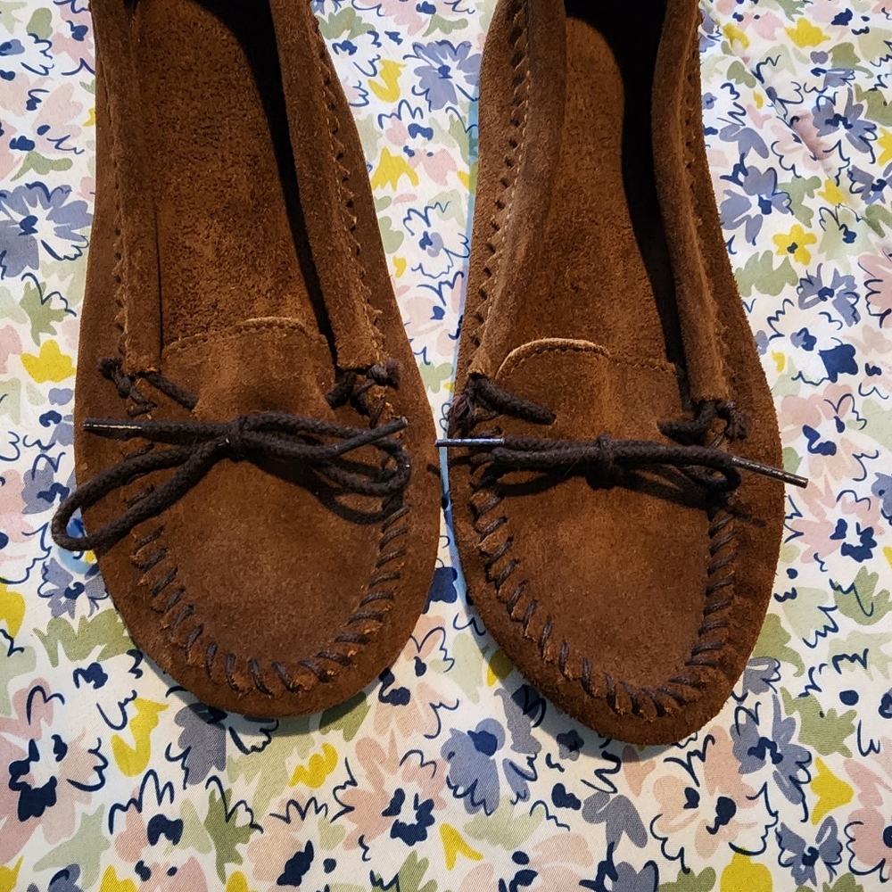 Minnetonka women's moccasins sz 9